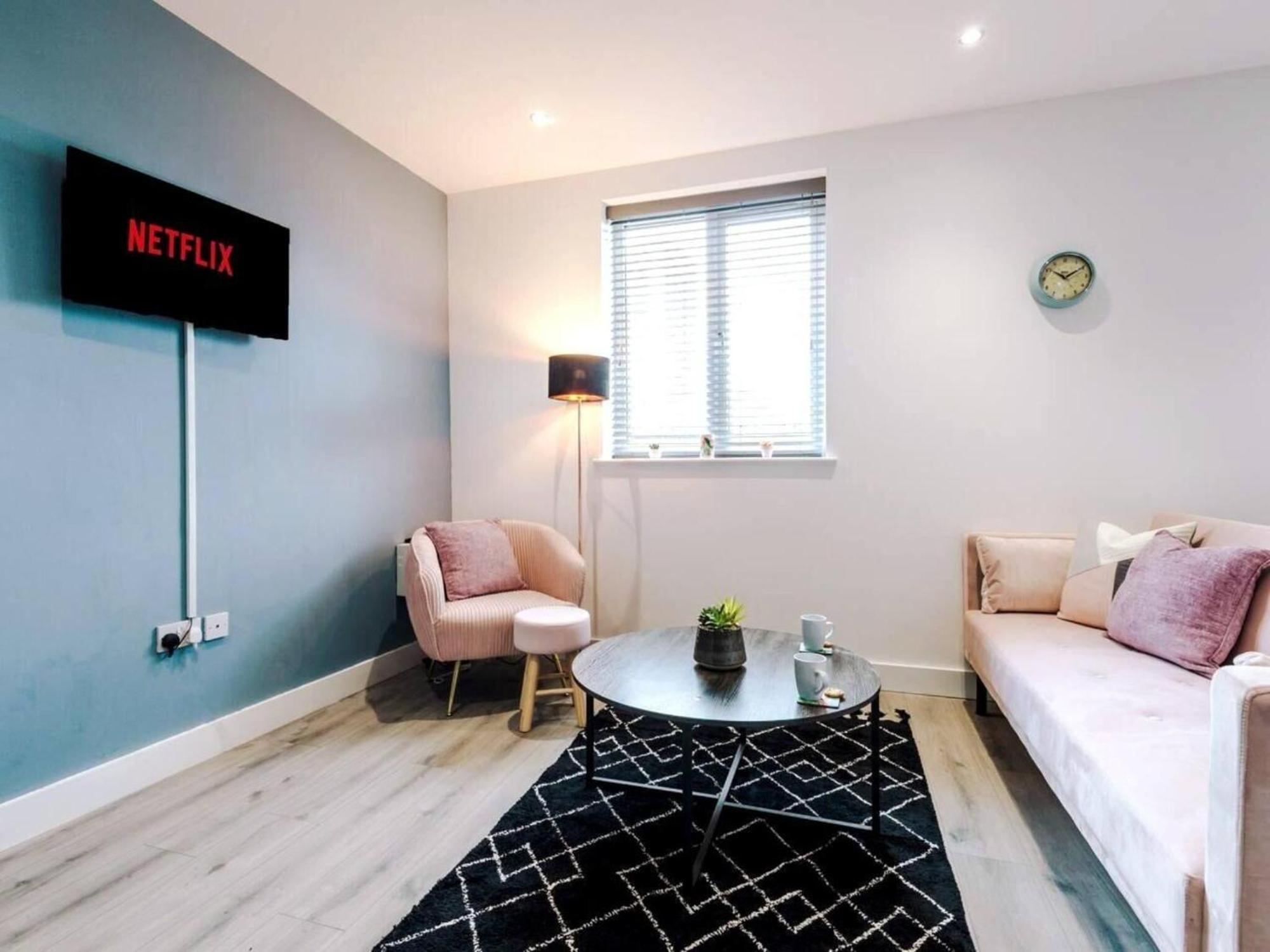 The Ecclesian Deluxe Apartments Near Trafford Centre Eccles Train Station Manchester Exterior photo